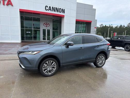 Coastal Gray Metallic 2023 Toyota Venza XLE