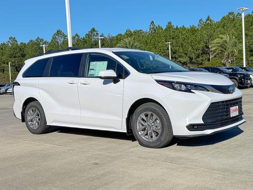 2025 Toyota Sienna LE