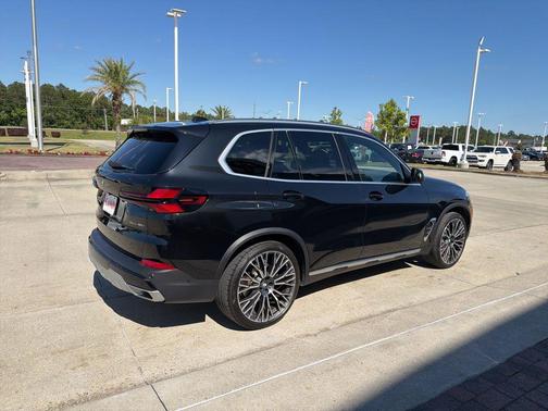 Black Sapphire Metallic 2024 BMW X5 sDrive40i