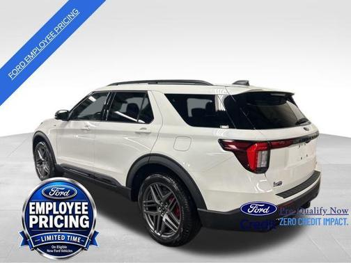 Star White Metallic Tri-Coat 2026 Ford Explorer ST-Line