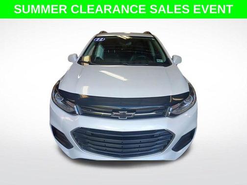 Iridescent Pearl Tricoat 2022 Chevrolet Trax LT