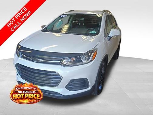 Iridescent Pearl Tricoat 2022 Chevrolet Trax LT