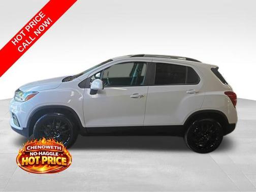 Iridescent Pearl Tricoat 2022 Chevrolet Trax LT