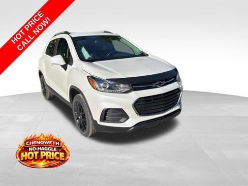 Iridescent Pearl Tricoat 2022 Chevrolet Trax LT