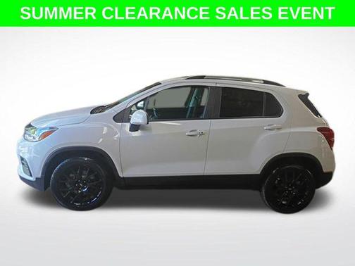 Iridescent Pearl Tricoat 2022 Chevrolet Trax LT