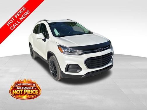 Iridescent Pearl Tricoat 2022 Chevrolet Trax LT