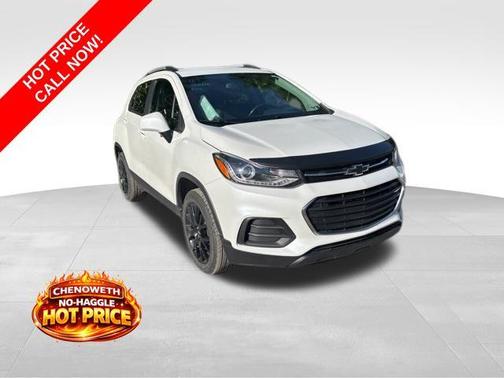 Iridescent Pearl Tricoat 2022 Chevrolet Trax LT