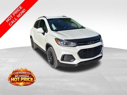 Iridescent Pearl Tricoat 2022 Chevrolet Trax LT
