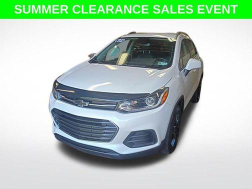 Iridescent Pearl Tricoat 2022 Chevrolet Trax LT