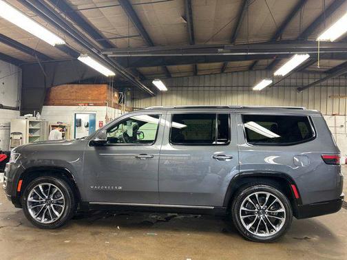 Baltic Gray Metallic Clearcoat 2022 Jeep Wagoneer Series III 4x4