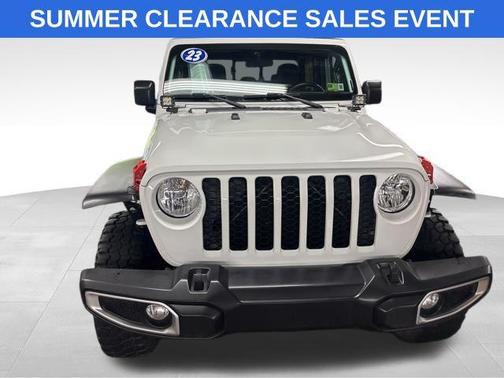 Bright White Clearcoat 2023 Jeep Gladiator Sport S
