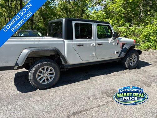 Bright White Clearcoat 2023 Jeep Gladiator Sport S