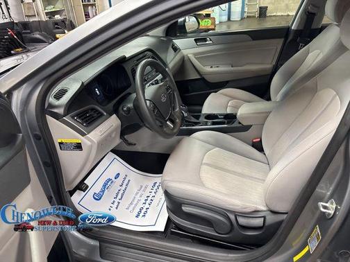 2016 Hyundai SONATA Hybrid SE