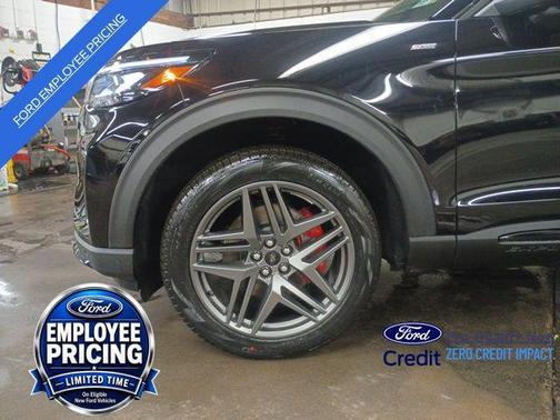 Agate Black Metallic 2026 Ford Explorer ST-Line