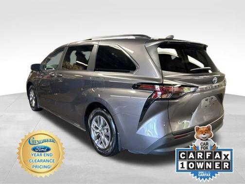 2023 Toyota Sienna XLE