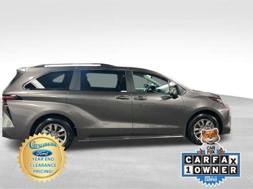 2023 Toyota Sienna XLE