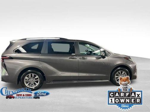 2023 Toyota Sienna XLE