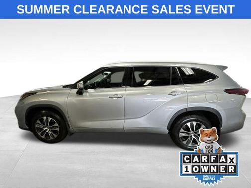 Celestial Silver Metallic 2022 Toyota Highlander Hybrid XLE