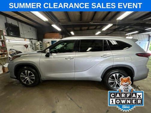 Celestial Silver Metallic 2022 Toyota Highlander Hybrid XLE