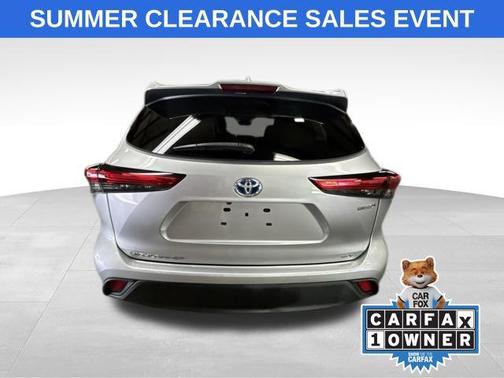 Celestial Silver Metallic 2022 Toyota Highlander Hybrid XLE