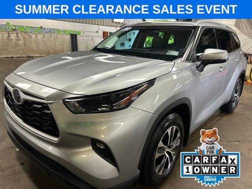 Celestial Silver Metallic 2022 Toyota Highlander Hybrid XLE