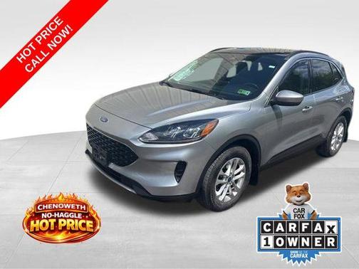 Iconic Silver Metallic 2021 Ford Escape SE
