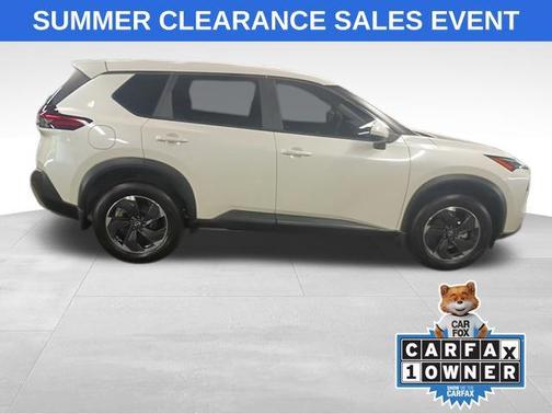Pearl White Tricoat 2023 Nissan Rogue SV