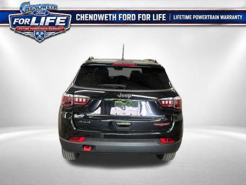Diamond Black Crystal Pearlcoat 2022 Jeep Compass Trailhawk