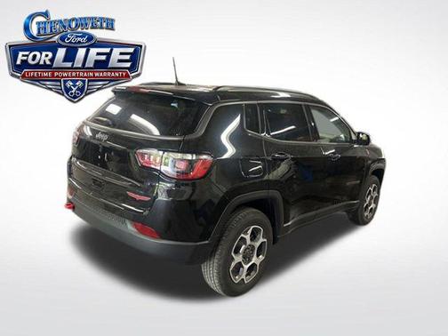 Diamond Black Crystal Pearlcoat 2022 Jeep Compass Trailhawk