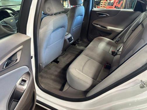 Summit White 2023 Chevrolet Malibu FWD 1LT