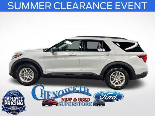 Space White Metallic 2026 Ford Explorer Active w/200A Pkg