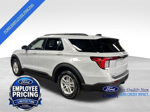 Space White Metallic 2026 Ford Explorer Active w/200A Pkg