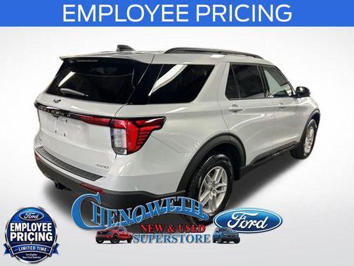 Space White Metallic 2026 Ford Explorer Active w/200A Pkg