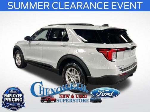 Space White Metallic 2026 Ford Explorer Active w/200A Pkg
