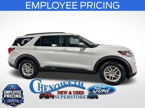Space White Metallic 2026 Ford Explorer Active w/200A Pkg