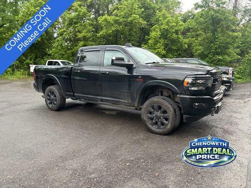 Diamond Black Crystal Pearlcoat 2022 RAM 2500 Limited Crew Cab 4x4 6'4' Box
