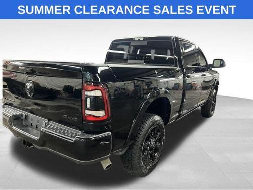 Diamond Black Crystal Pearlcoat 2022 RAM 2500 Limited Crew Cab 4x4 6'4' Box