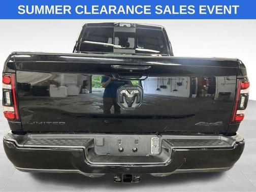 Diamond Black Crystal Pearlcoat 2022 RAM 2500 Limited Crew Cab 4x4 6'4' Box