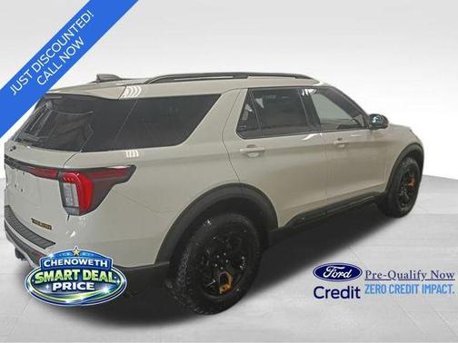 Star White Metallic Tri-Coat 2026 Ford Explorer Tremor