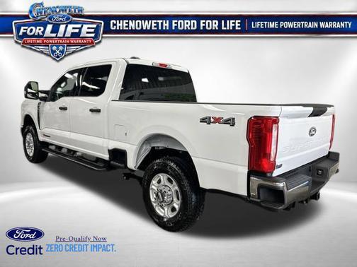 Oxford White 2027 Ford F-350 XLT