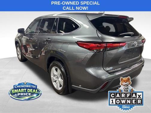 Magnetic Gray Metallic 2022 Toyota Highlander LE