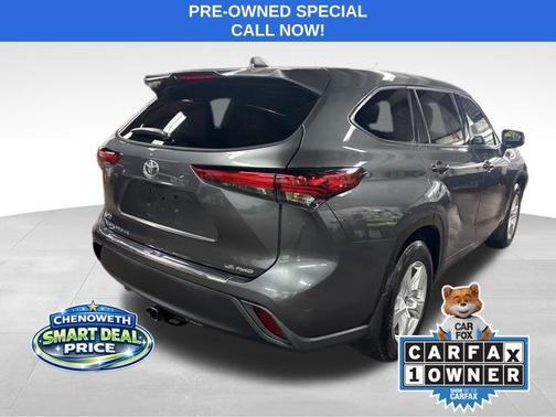 Magnetic Gray Metallic 2022 Toyota Highlander LE