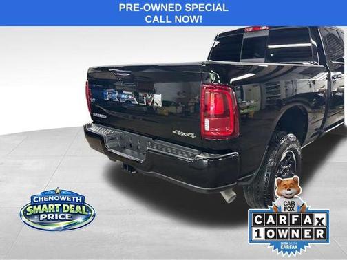 Diamond Black Crystal Pearlcoat 2026 RAM 2500 Laramie