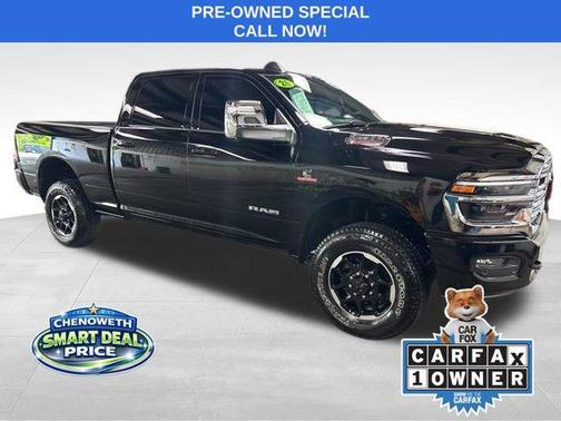 Diamond Black Crystal Pearlcoat 2026 RAM 2500 Laramie