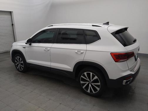 Pure White 2022 Volkswagen Taos 1.5T SE