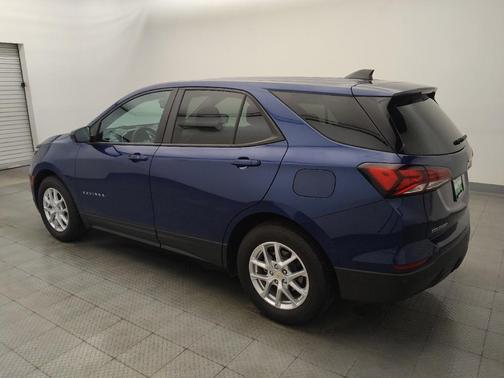 Blue Glow Metallic 2022 Chevrolet Equinox LS