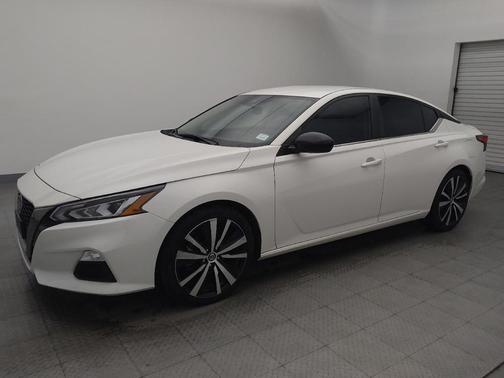 2022 Nissan Altima SR FWD