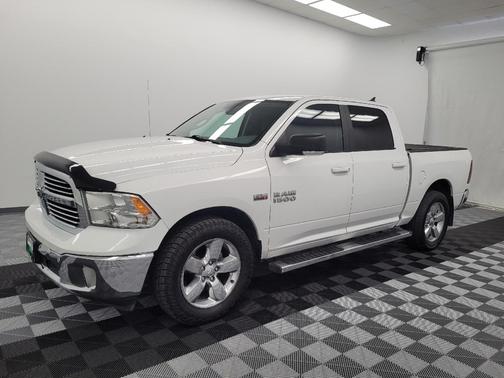 Bright White Clearcoat 2019 RAM 1500 Big Horn