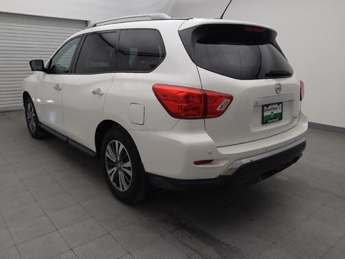2017 Nissan Pathfinder SL