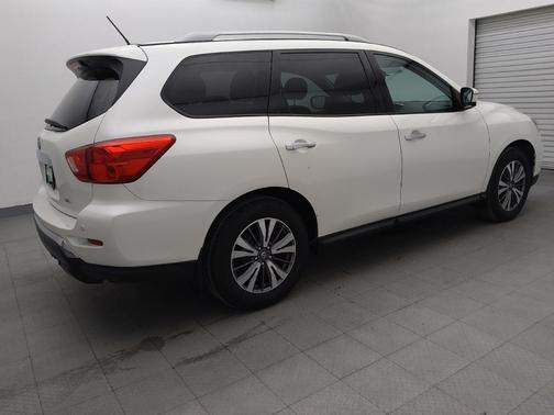 2017 Nissan Pathfinder SL